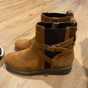 Donald Pliner ankle boots